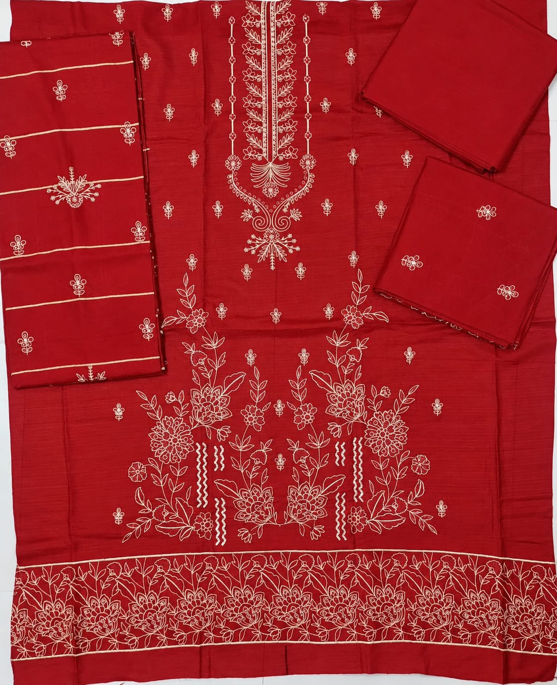 Emaan Luxury – Premium Embroidered 3-Piece Lawn Suit