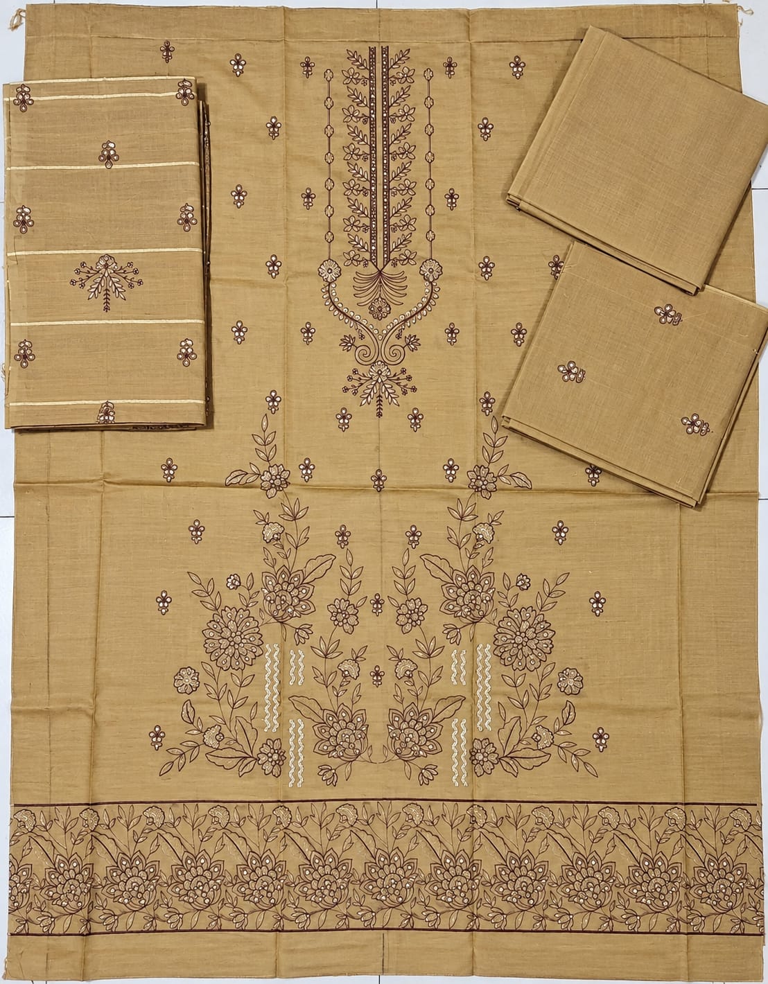 Emaan Luxury – Premium Embroidered 3-Piece Lawn Suit